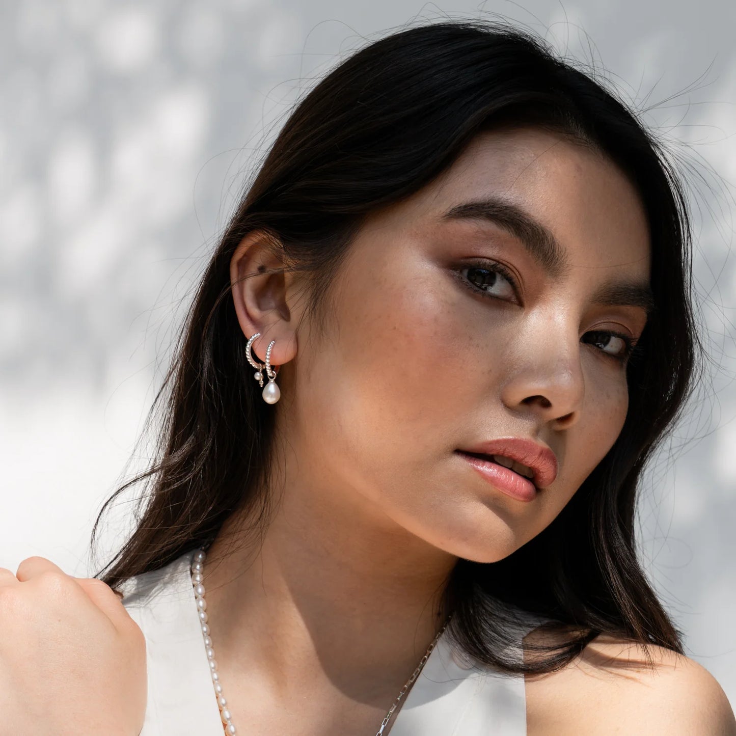 DOWER & HALL Timeless Oval Pearl Charm Hoops SCDE10-S-WP