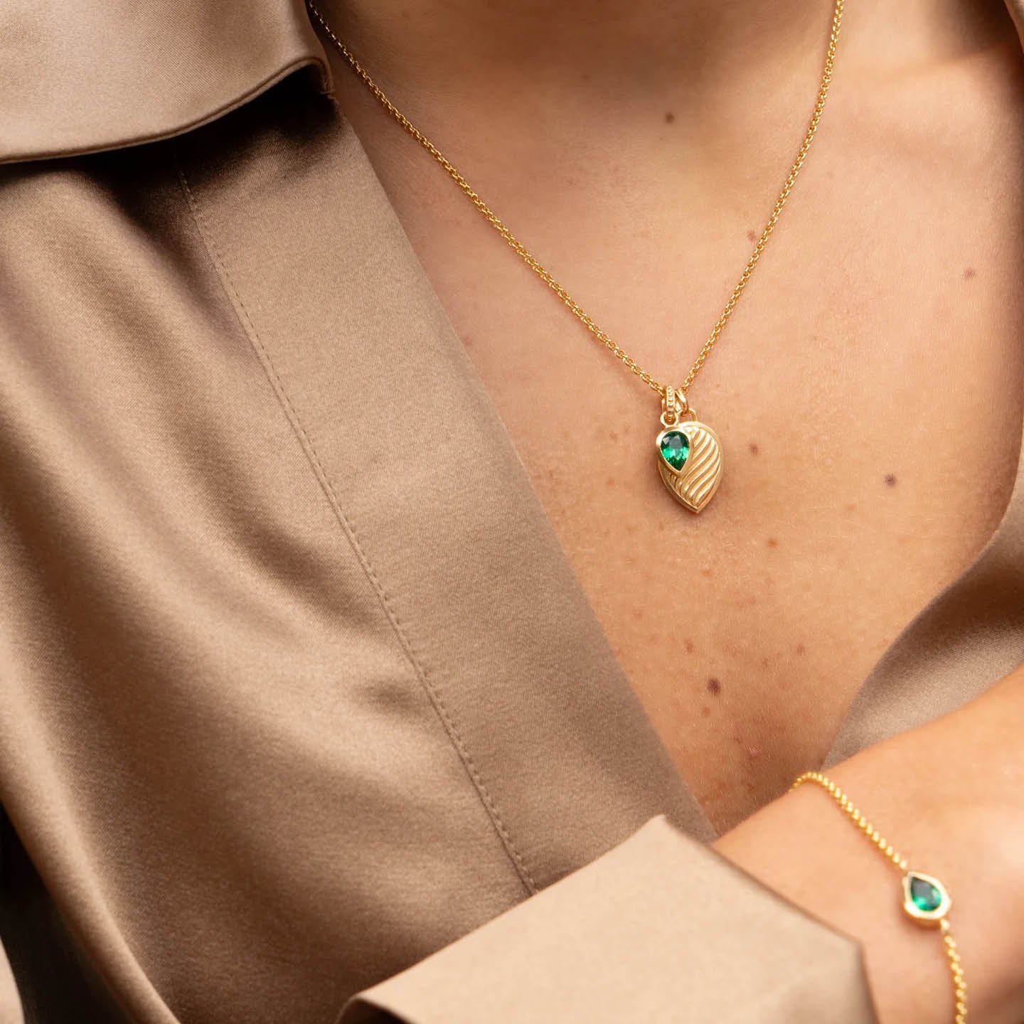 Dower & Hall Green Garnet Twist Pear Necklace HHP81-V-GG-18
