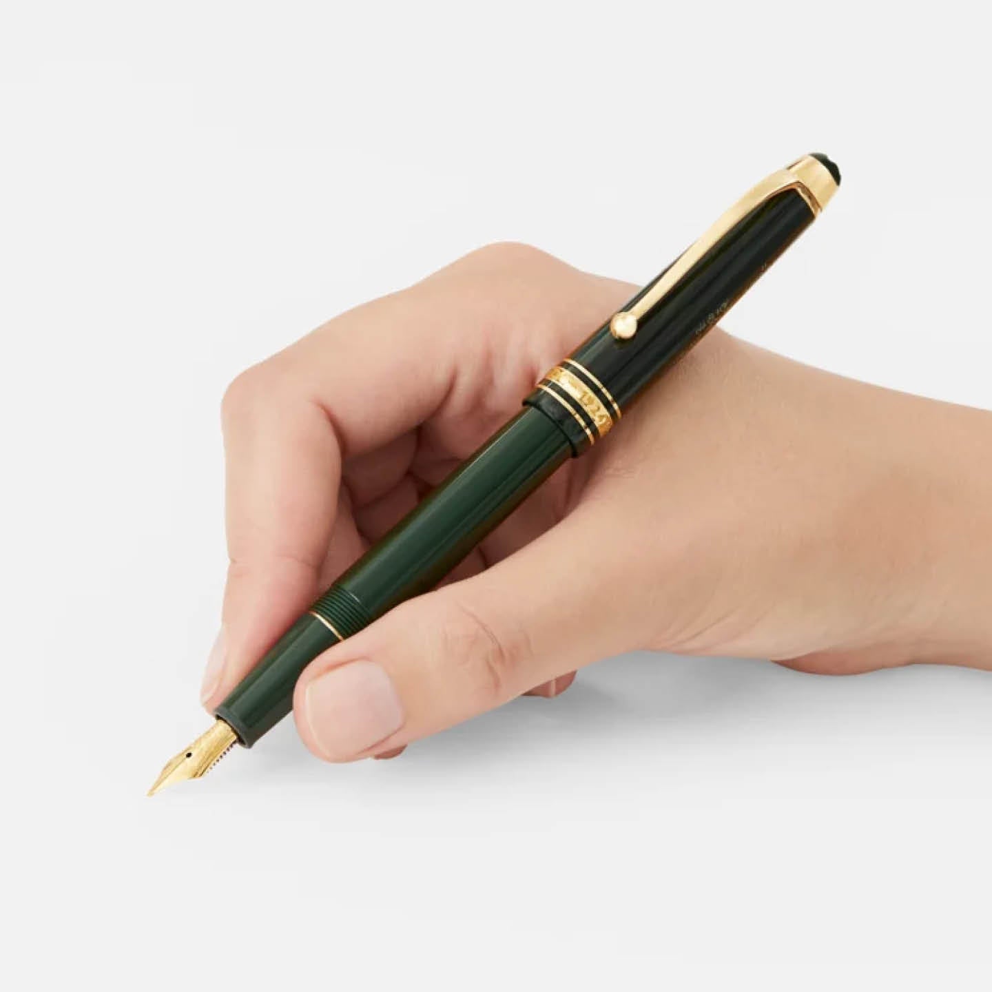 Montblanc Meisterstuck Classique Fountain Pen MB131342