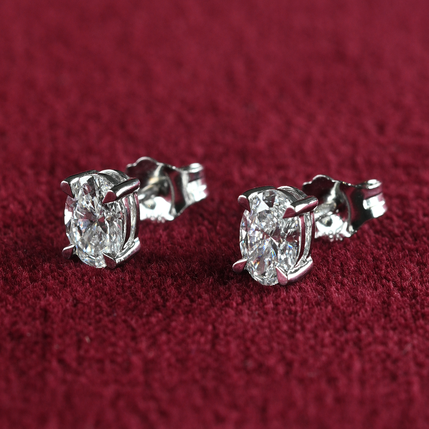 Beards 18k White Gold Lab-Grown Oval Diamond Earstuds