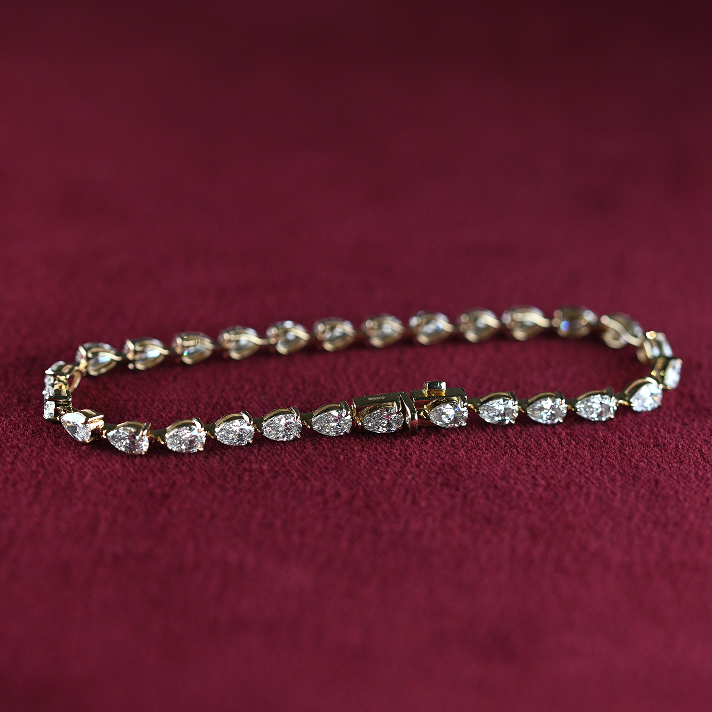 Beards 18k Yellow Gold Lab Grown Diamond Pear Cut Tennis Bra