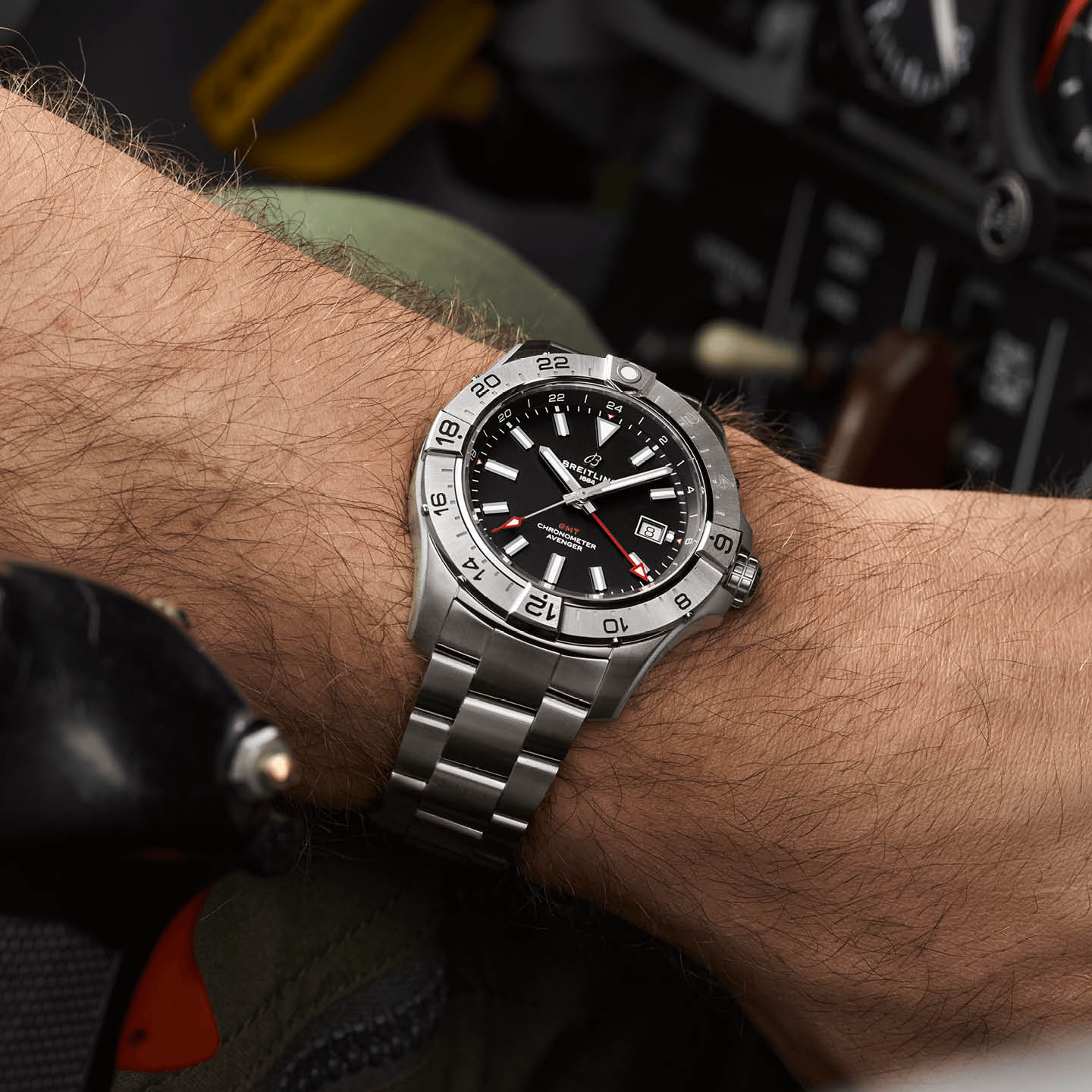 Breitling Avenger GMT A32320101B1A1