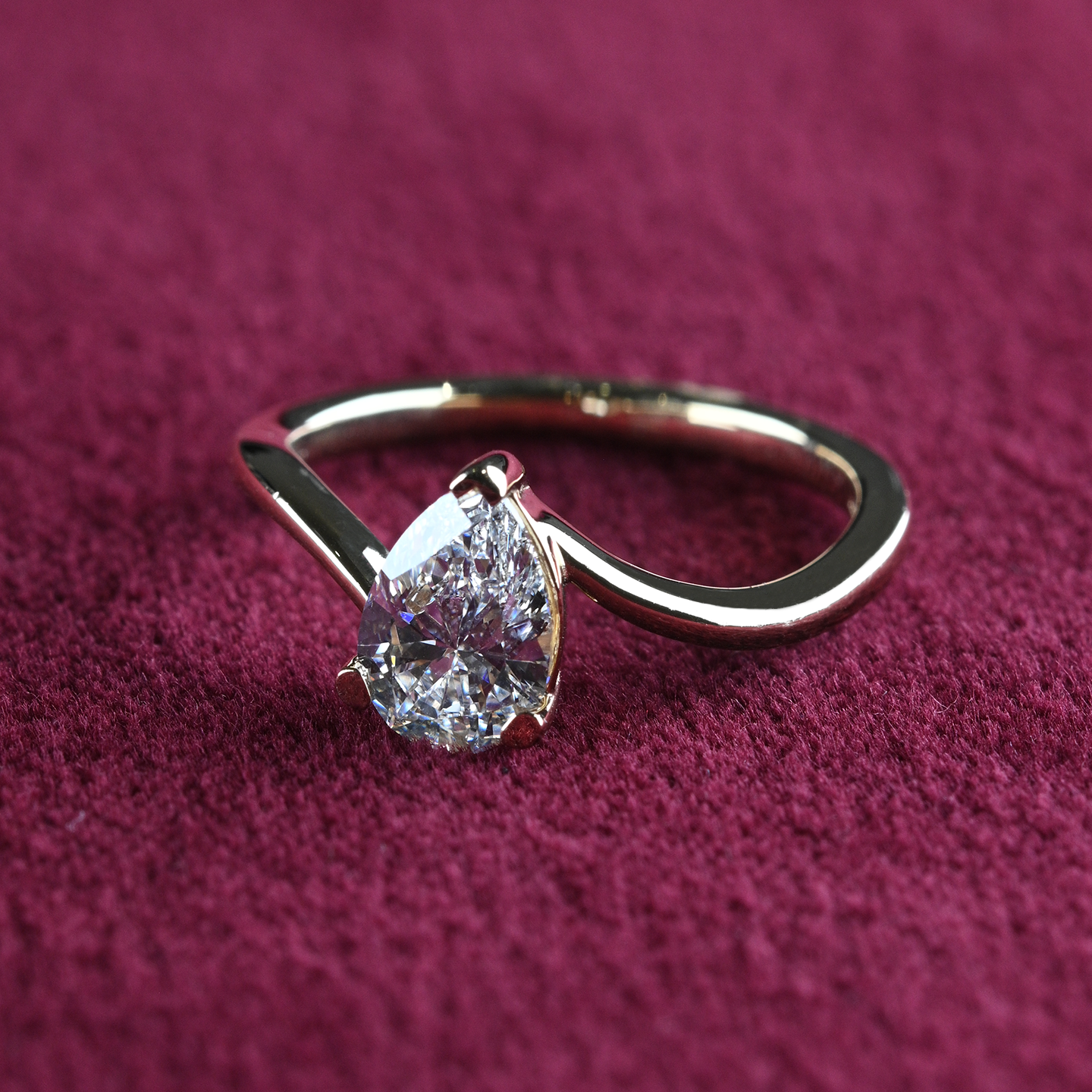 Beards 18kt Yellow Gold Lab-Grown Pear-Cut Twist Ring