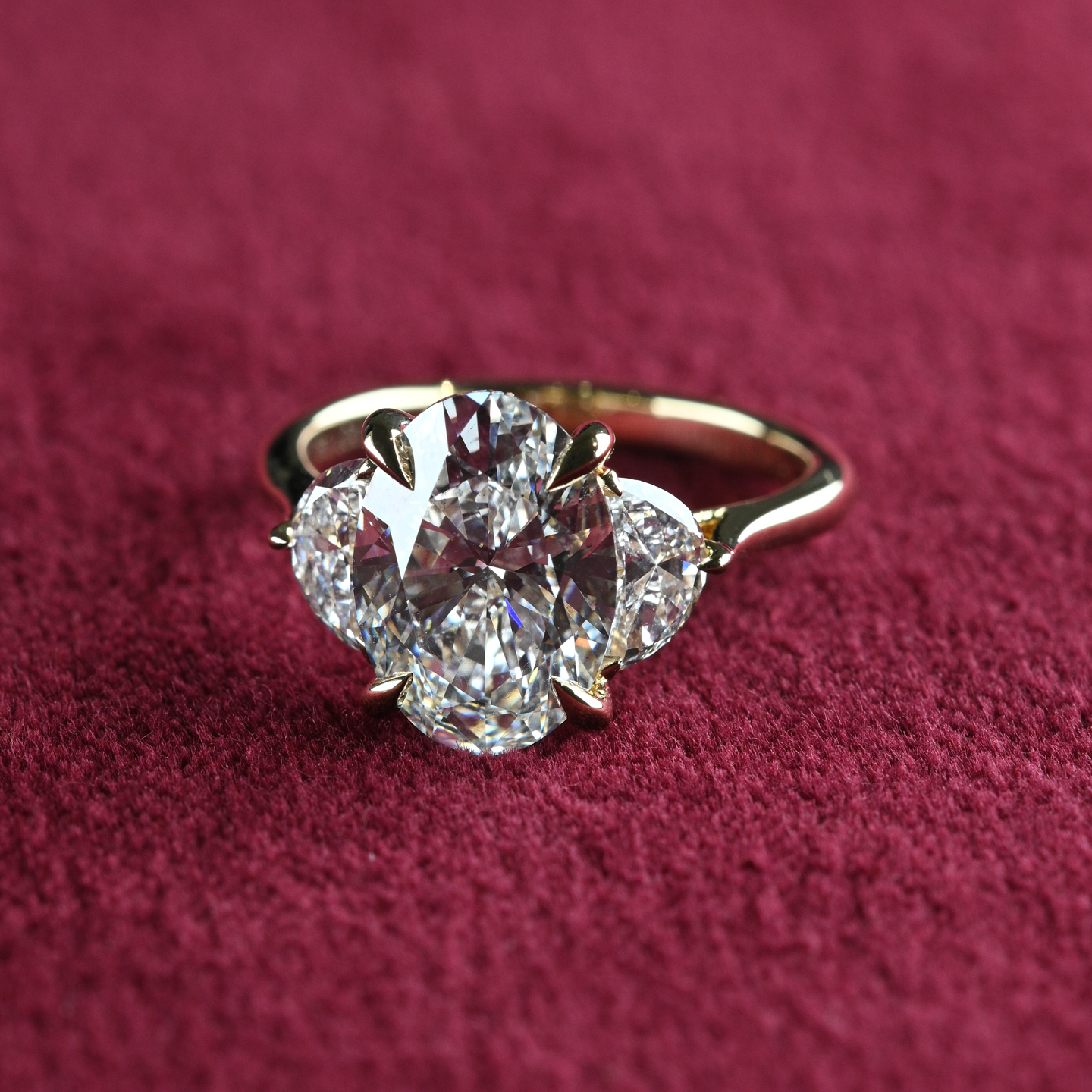 Beards 18kt Yellow Gold Lab-Grown Pear & Hal Moon Trilogy Ri