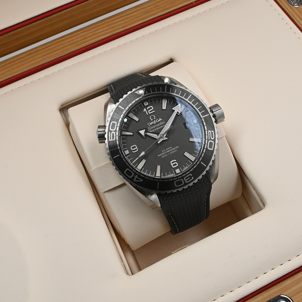 Pre-Owned Omega Planet Ocean 600m 43.5mm 215.32.44.21.01.002