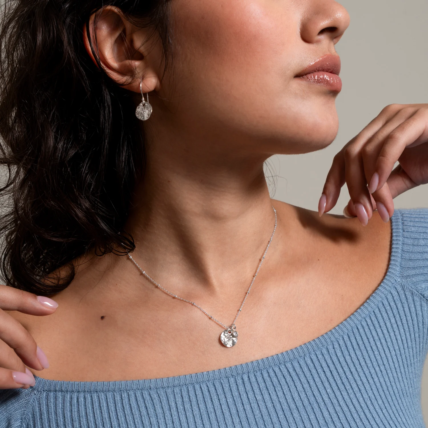 DOWER & HALL Hammered Disc & White Sapphire Array Necklace T