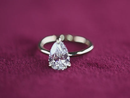 Beards 18kt Yellow Gold Lab-Grown Pear Cut Solitaire Ring